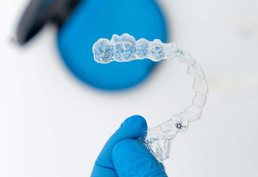 Nakładki Invisalign – ortodonta Make My Dream Warszawa